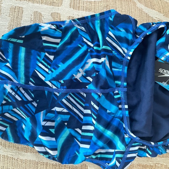 Beand new bathing suit one piece size speedo - Picture 5 of 6